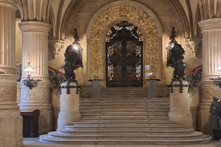 অবিশ্বাসের প্যানডেমিক